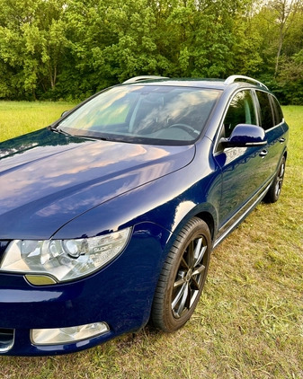 Skoda Superb cena 30500 przebieg: 285000, rok produkcji 2012 z Złocieniec małe 232